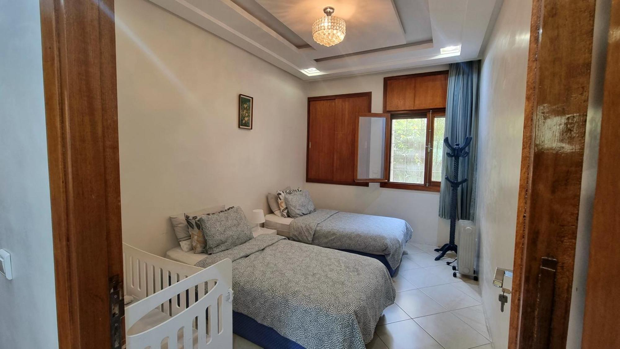 Apartment Happy Family With Garden View